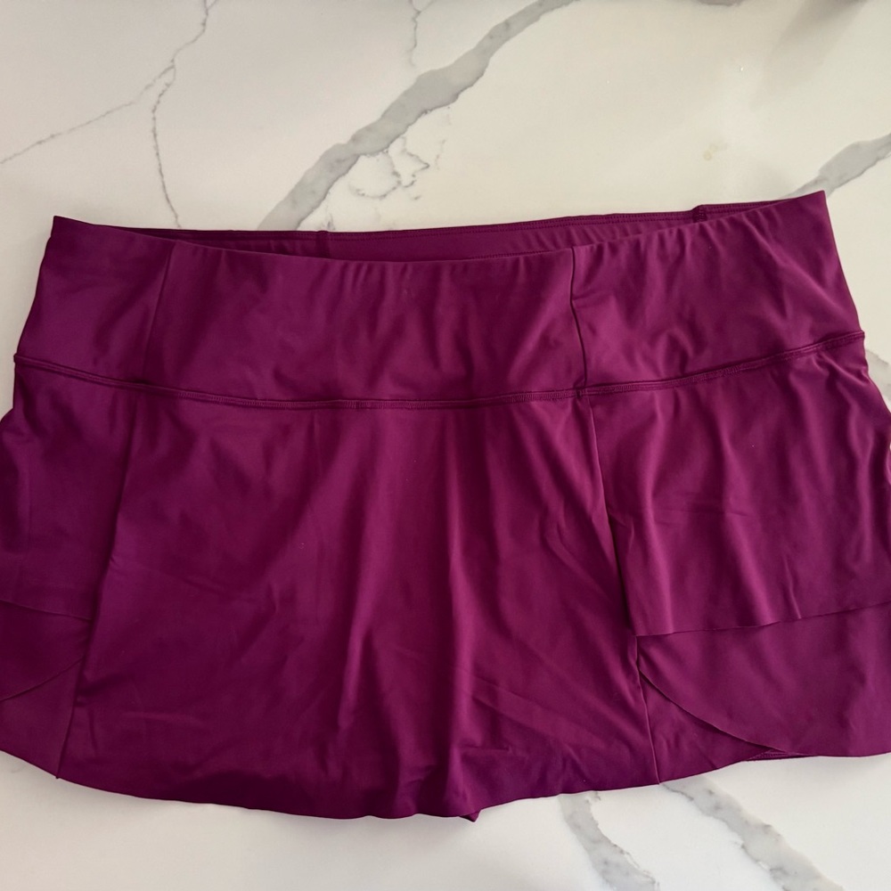 EUC. Athleta Women's Berry Skort.                 Waist 20”. Length 13”
